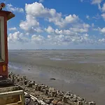 Anker's Hoern - & Restaurant Auf Der Hallig 호텔 3*